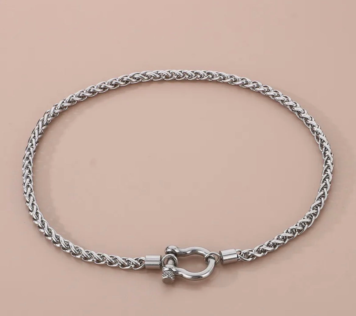 AMANDA NECKLACE