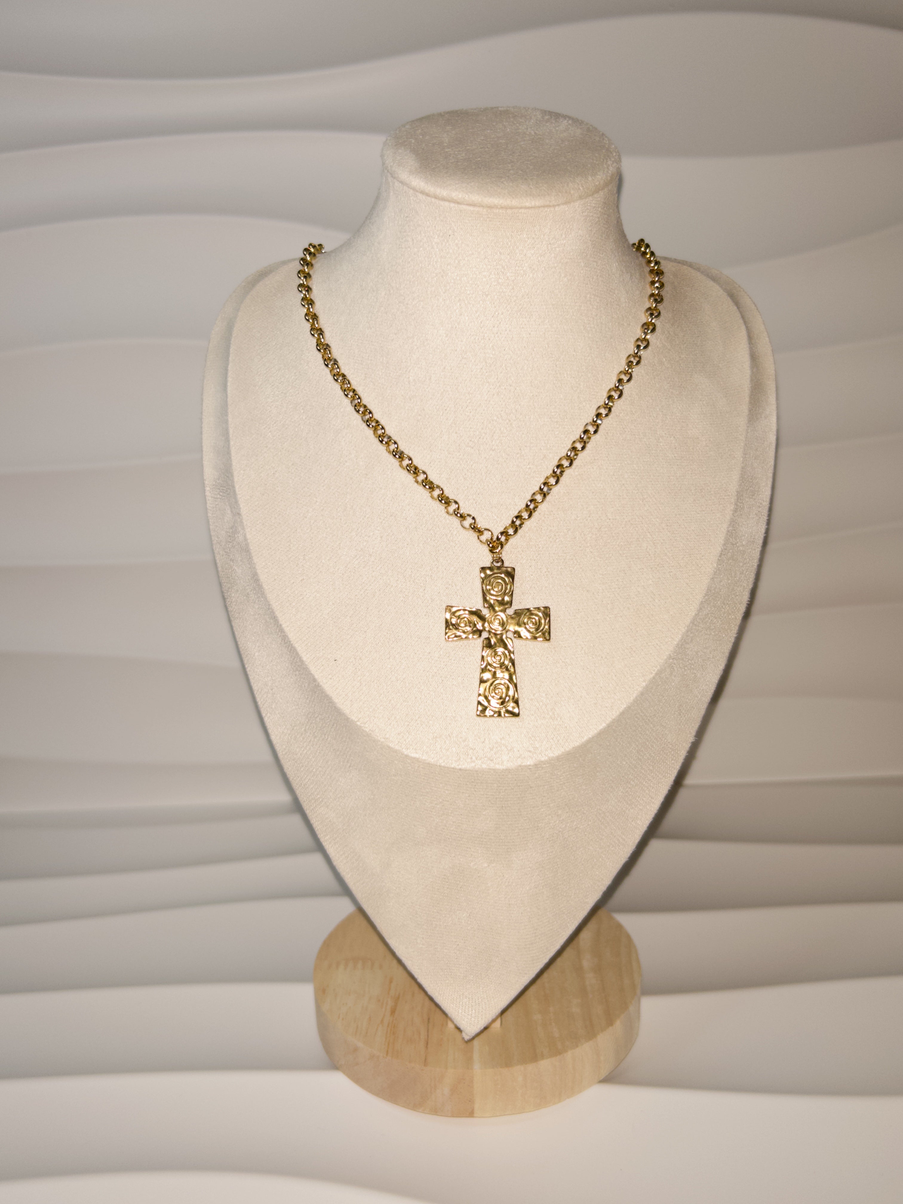 RETRO CROSS NECKLACE