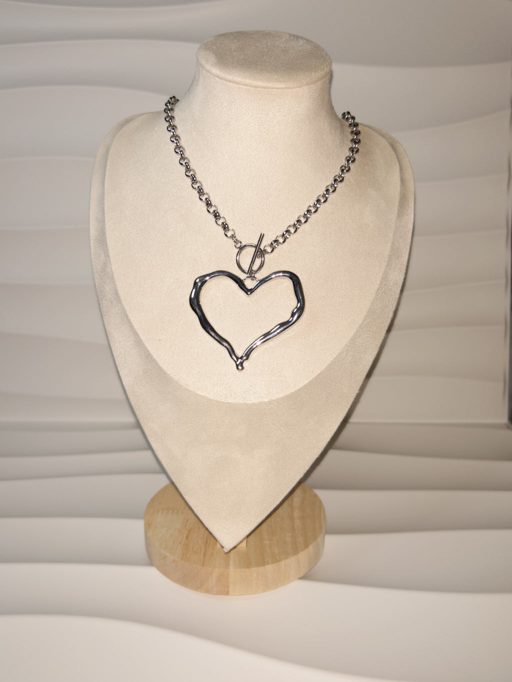 MAGDALENA HEART NECKLACE